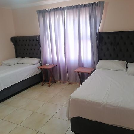 Jjp Self Catering - Three Bedroom House Luderitz Exterior photo
