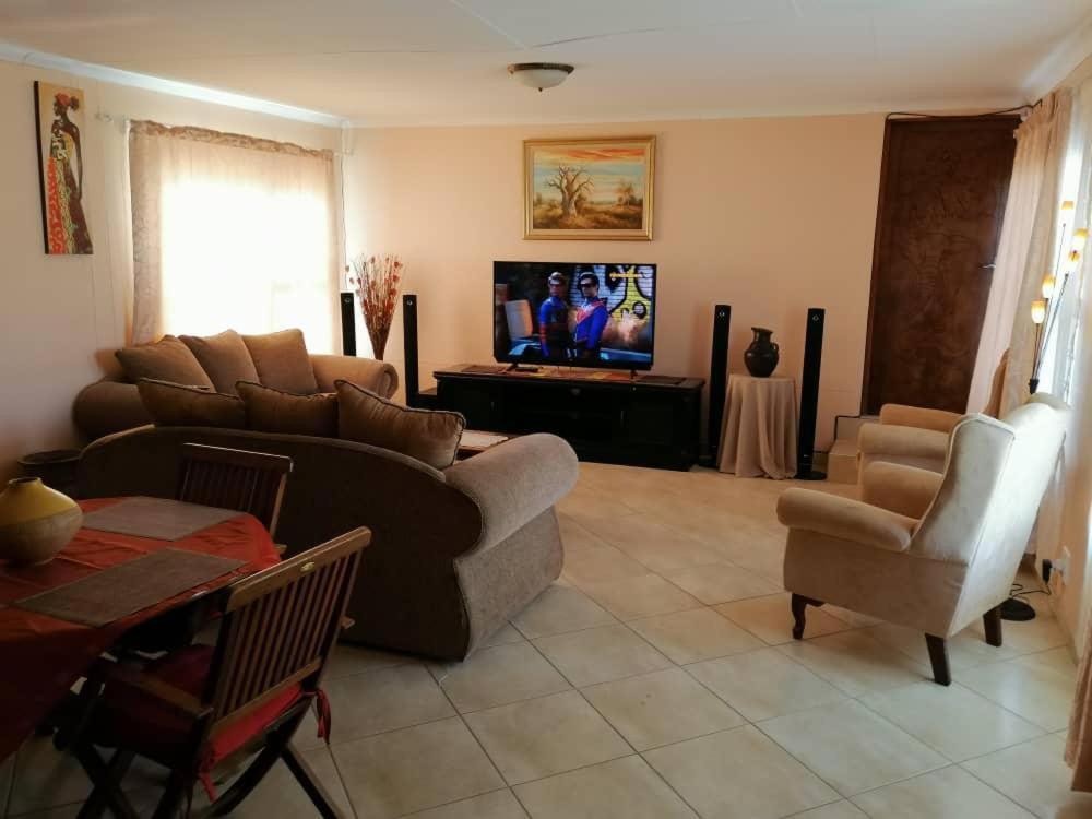 Jjp Self Catering - Three Bedroom House Luderitz Exterior photo