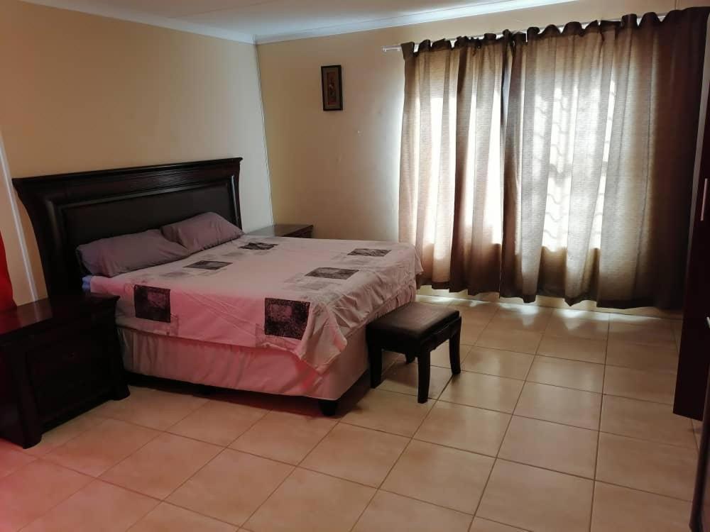 Jjp Self Catering - Three Bedroom House Luderitz Exterior photo