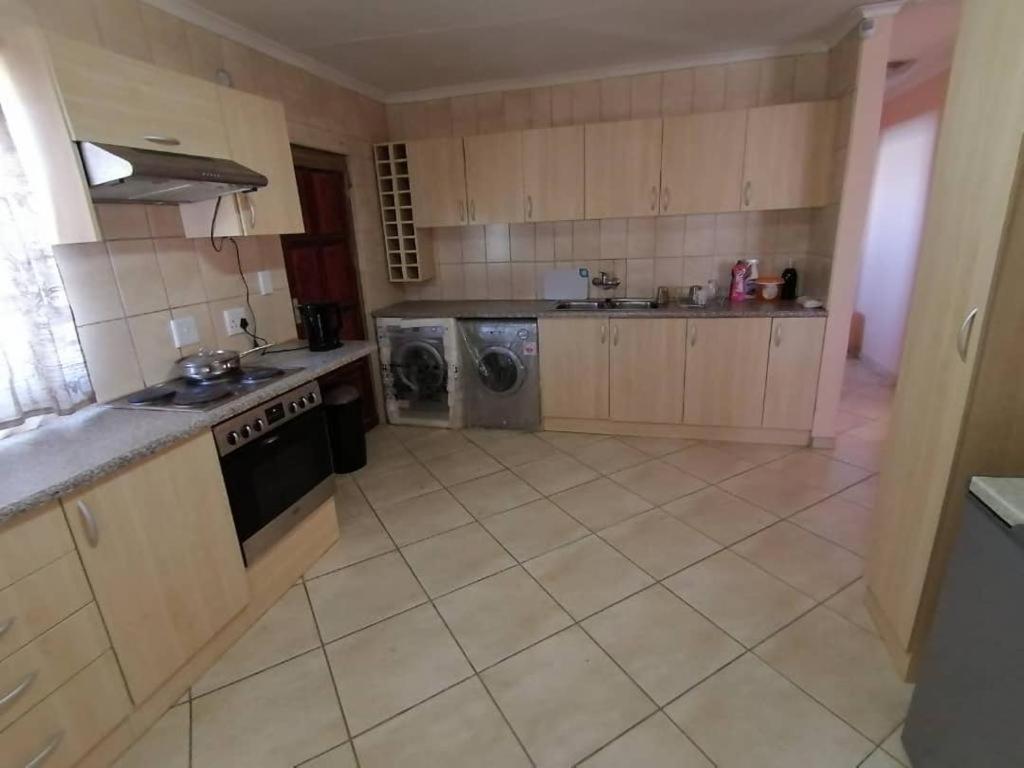 Jjp Self Catering - Three Bedroom House Luderitz Exterior photo
