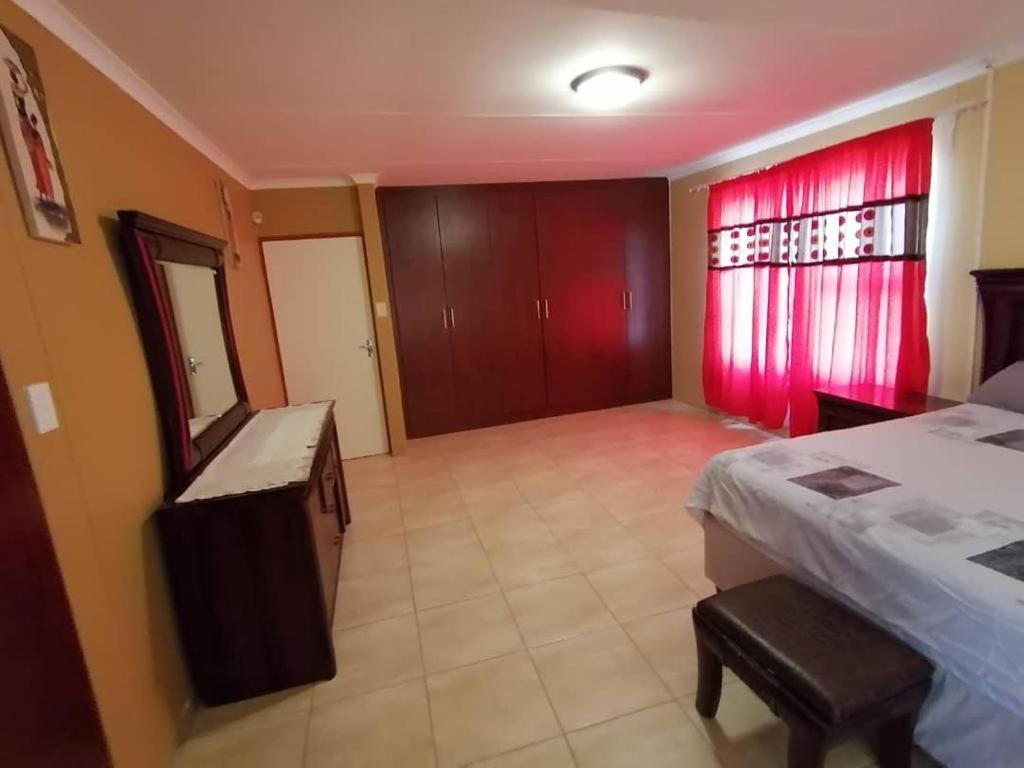 Jjp Self Catering - Three Bedroom House Luderitz Exterior photo