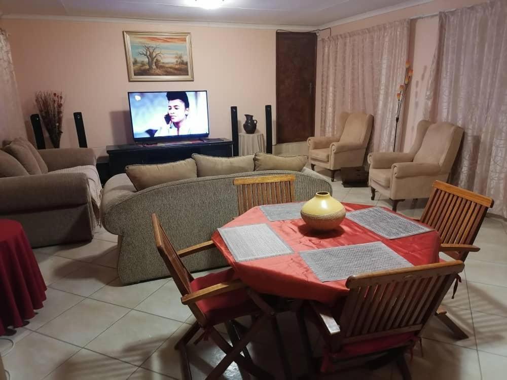 Jjp Self Catering - Three Bedroom House Luderitz Exterior photo