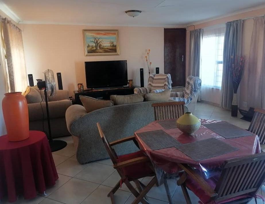 Jjp Self Catering - Three Bedroom House Luderitz Exterior photo